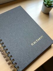 Antrasit Gri Parlak Kapaklı Defter – Kişiselleştirilebilir, 80 Yaprak