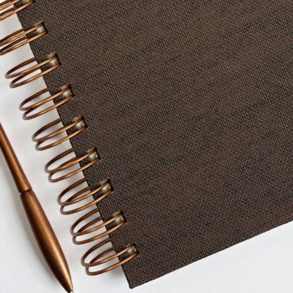 A5 Premium Defter | Kahverengi Keten Sert Kapak | Çizgili Ivory Kağıt, Bakır Spiralli