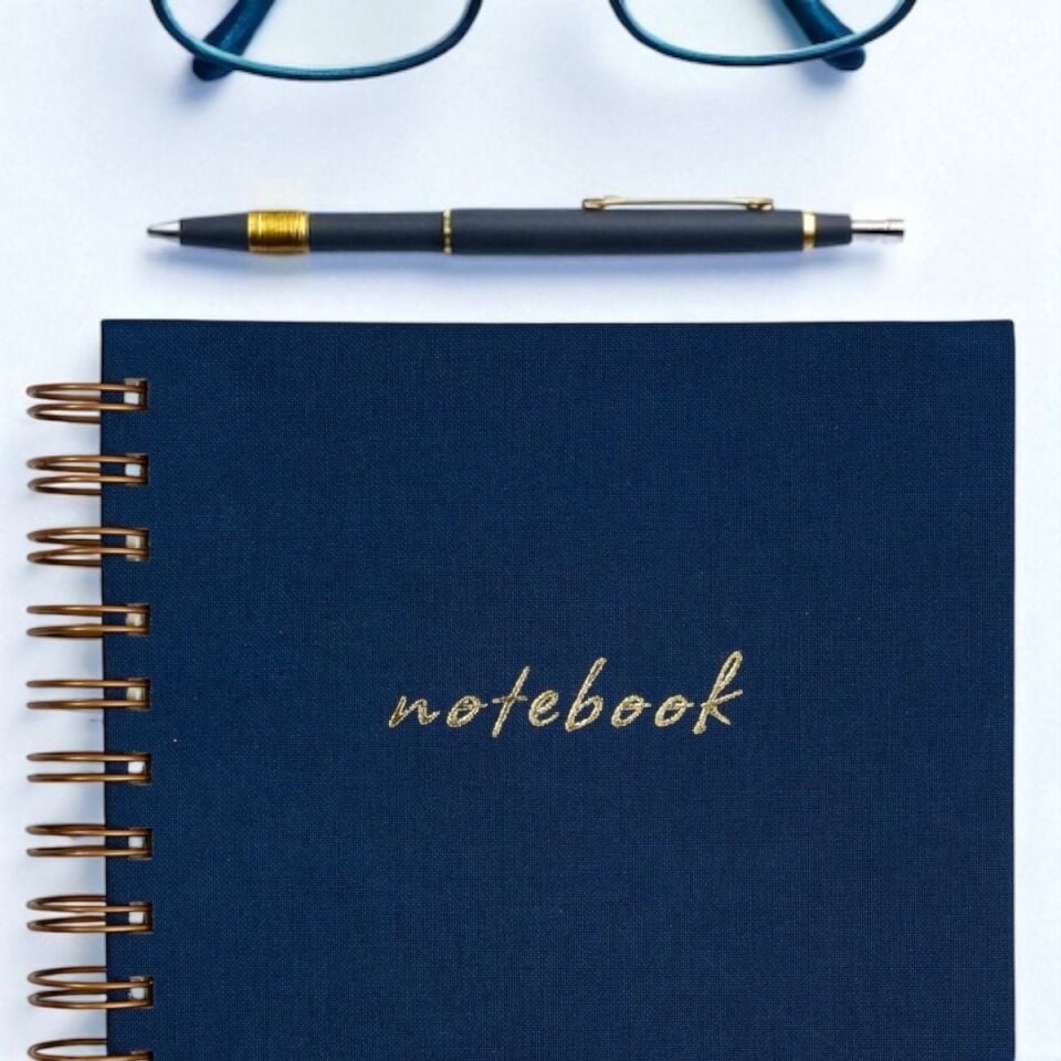 A5 Premium Defter | Lacivert Keten Sert Kapak | Çizgili Ivory Kağıt, Bakır Spiralli