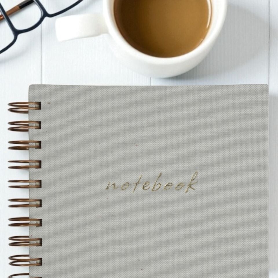 A5 Premium Defter | Beyaz Keten Sert Kapak | Çizgili Ivory Kağıt, Bakır Spiralli
